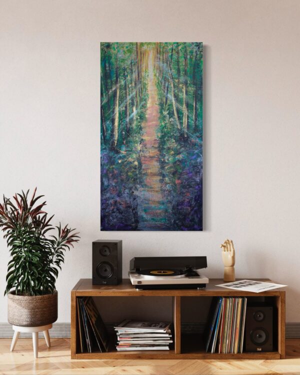 Acrylgemälde mit dunklen, moosigen Farbtönen und organischer Struktur; inspiriert von der Atmosphäre eines uralten Waldes – geheimnisvoll, still und voller symbolischer Tiefe.